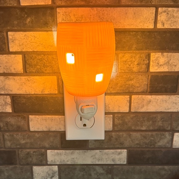 Scentsy Yellow Candle Holder - Picture 2 of 3